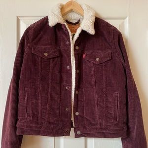New Levi’s original trucker jacket, size M, color purple red-ish